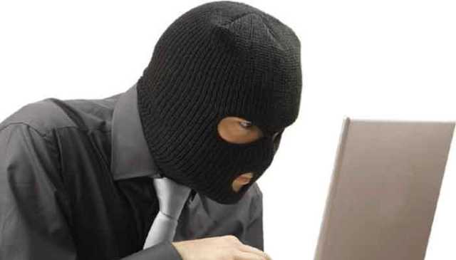 انٹرنیٹ پر شہریوں کا ڈیٹا بیچنے والا ملزم گرفتار، ڈیٹا ہارڈ ڈسک برآمد