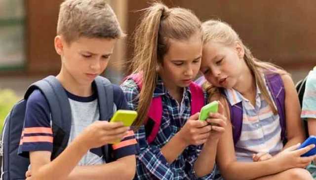آسٹریلیا بچوں پر سوشل میڈیا پابندی لگانے والا پہلا ملک بن گیا