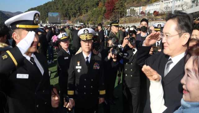 جنوبی کوریا: سام سنگ کے چیئرمین کے بیٹے نے امریکی شہریت ترک کرکے نیول افسر بننے کا اعزاز حاصل کیا