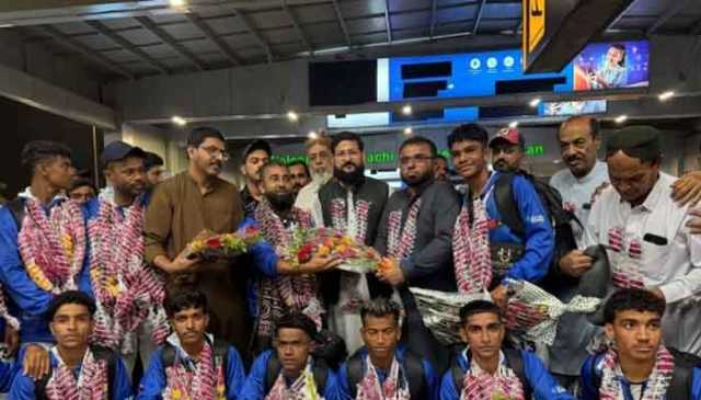 سنگا کپ میں تاریخی کامیابی کے بعد لیاری فٹبال ٹیم پاکستان پہنچ گئی