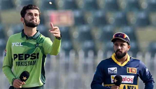 تیسرا ون ڈے : پاکستان کا ٹاس جیت کر فیلڈنگ کا فیصلہ، سری لنکا کی بیٹنگ جاری