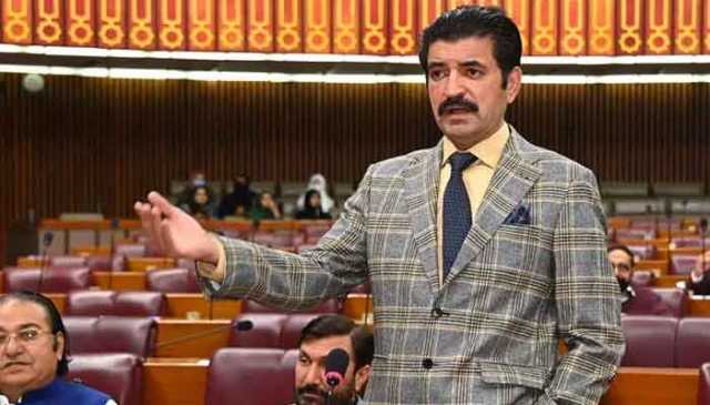 اس پورے ایوان نے صدر زرداری جتنی جیل نہیں کاٹی، شیر افضل مروت