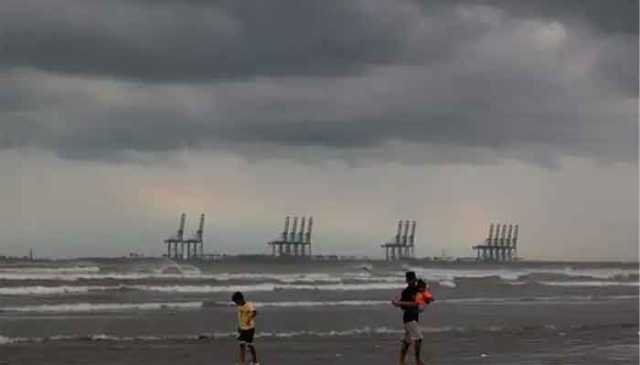 کراچی: ڈاؤ میڈیکل یونیورسٹی کے 3 طلبہ سمندر میں ڈوب کر جاں بحق