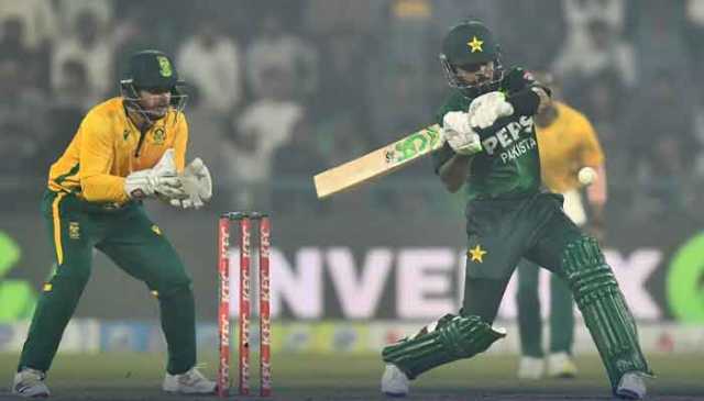 پاکستان کا جنوبی افریقا کیخلاف ٹاس جیت کر بیٹنگ کا فیصلہ