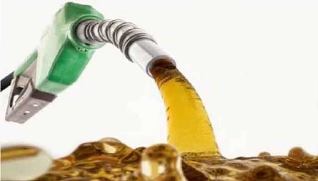 پٹرولیم مصنوعات کی قیمتوں میں ساڑھے 6 روپے فی لیٹر کمی متوقع