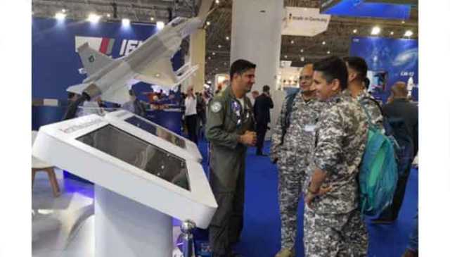 دبئی ایئرشو،بھارتی پائلٹس کادورہ پی اے ایف پویلین کا دورہ، جے ایف 17 تھنڈر کی تفصیلات پوچھیں