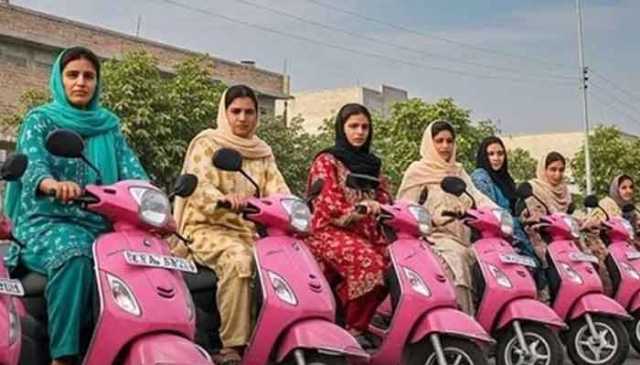 سندھ میں خواتین کیلیے پنک اسکوٹی فراہمی کے دوسرے مرحلے کا اعلان