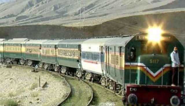 سکیورٹی خدشات، کراچی وپشاور سے کوئٹہ جانیو والی ٹرینوں کواچانک روک دیا گیا