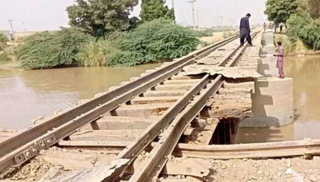 پاکستان ریلویز کا انفرا اسٹرکچر انتہائی خستہ حال،ایم ایل ون منصوبہ درد سر بن گیا