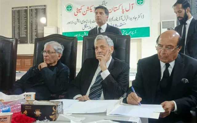 وکلاء ایکشن کمیٹی اجلاس، وفاقی آئینی عدالت بائیکاٹ کے مطالبے پر اختلاف