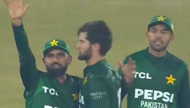 ٹرائی سیریز فائنل: امپائر کے غلط فیصلے پر پاکستانی کھلاڑیوں کی تھرڈ امپائر سے طنزیہ اپیل