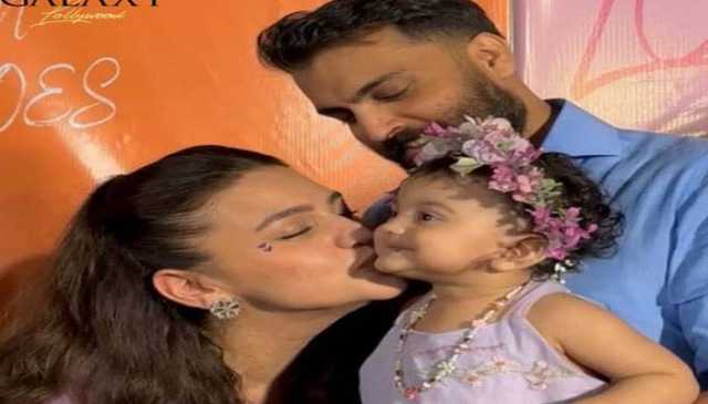 اداکار جوڑے نے بیٹی کو اسکول نہ بھیجنے کی وجہ بتادی