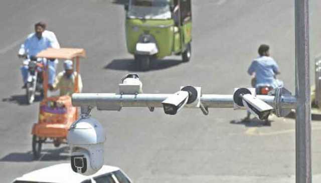 کراچی میں ہزاروں کیمرے، گاڑیاں اور موٹر سائیکلیں چھننا کم نہ ہوئیں