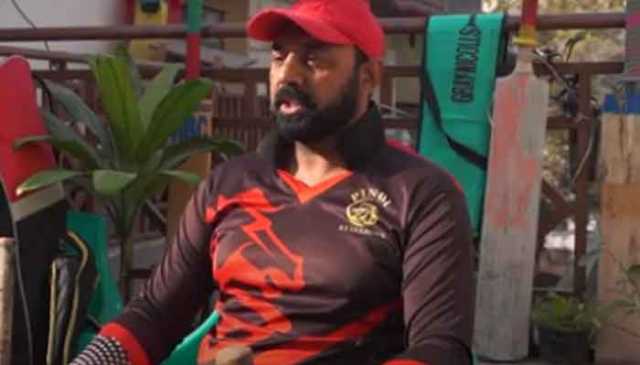 کرکٹر نہ بن سکنے والے احتشام ایوب کیسے پوری دنیا کو بلے فراہم کر رہے ہیں؟