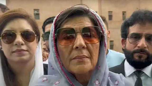 واٹر کینن سے گھبرانے والے نہیں،بھائی کو اکیلا نہیں چھوڑ سکتے، علیمہ خان