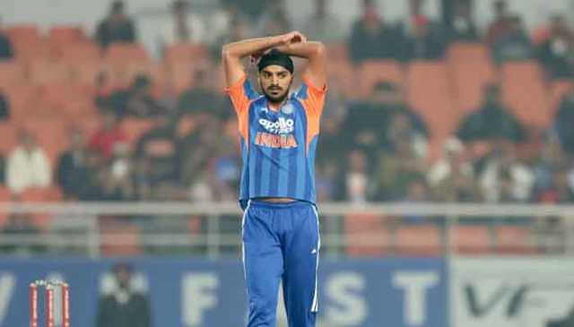 ڈی کاک کی جارحانہ بیٹنگ سے ارشدیپ گھبراگئے، وائیڈ گیندوں کی لائن لگادی