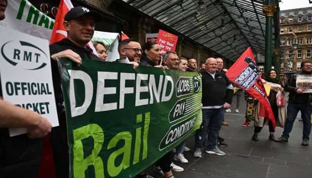 برطانیہ میں ٹرین ڈرائیوروں کی ہڑتال 48 گھنٹے مزید جاری