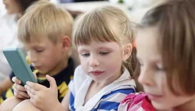 ڈنمارک نےبھی کمسن بچوں کے سوشل میڈیا استعمال پر پابندی عائد کردی