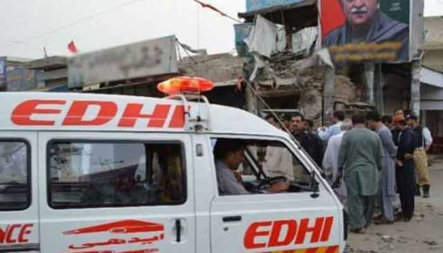 کراچی: سپر ہائی وے پر تیز رفتار کار کھڑے ٹرک سے جا ٹکرائی، خواتین سمیت تین افراد جاں بحق