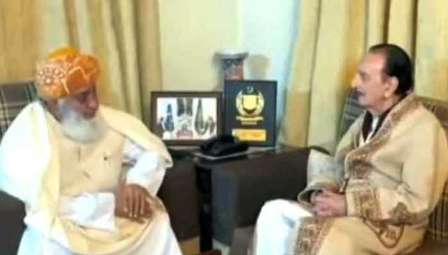 فضل الرحمان کی راجہ ظفر الحق سے ملاقات، مختلف امور پر تبادلہ خیال