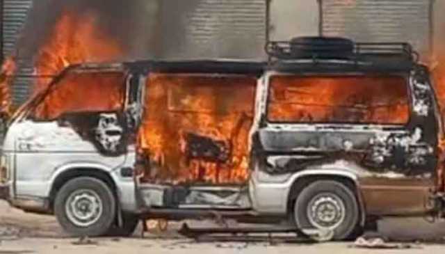 حیدرآباد، CNG اسٹیشن پر وین میں آگ بھڑک اٹھی, 5 افراد زخمی