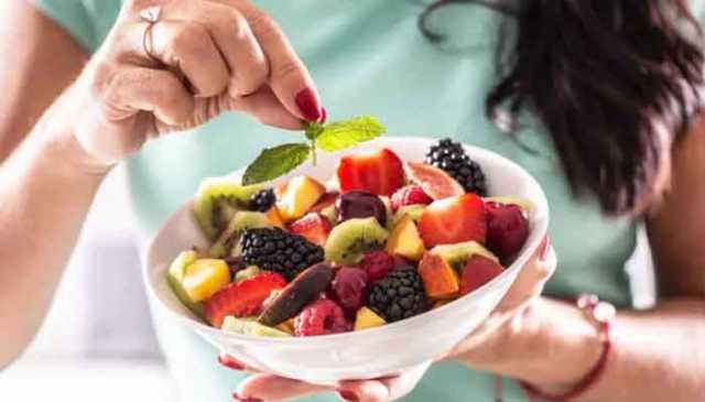 خالی پیٹ پھل کھانے سے کیا ہوتا ہے؟ ماہرین نے بتا دیا