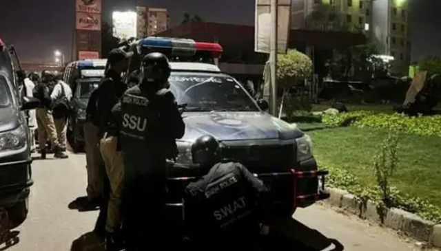 کراچی: ایف ٹی سی پر سندھی ثقافت ریلی کے شرکا کا پتھراؤ، پولیس کی گاڑیوں کے شیشے ٹوٹ گئے