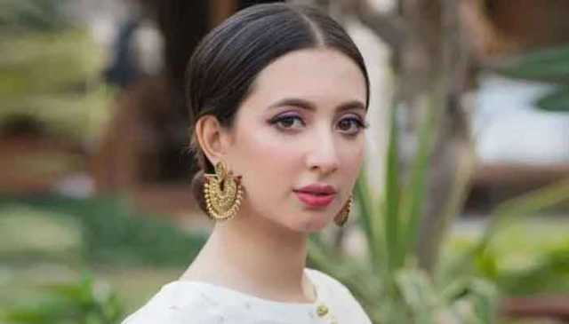 قریبی لوگ بھی حسد کر کے غلط مشورے دے سکتے ہیں: کومل عزیز