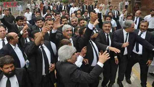 پنجاب: وکلاء کے بہیمانہ قتل پر وکلاء کی آج چوتھے روز بھی ہڑتال