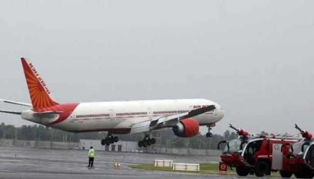 کویت سے بھارت جانیوالی پرواز میں بم کی اطلاع پرہنگامی لینڈنگ