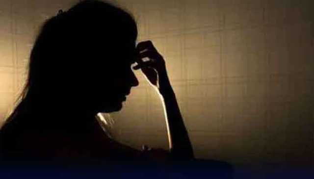 گلشن اقبال، فلیٹ سے 3خواتین کی لاشیں ملنے کا پراسرار واقعہ