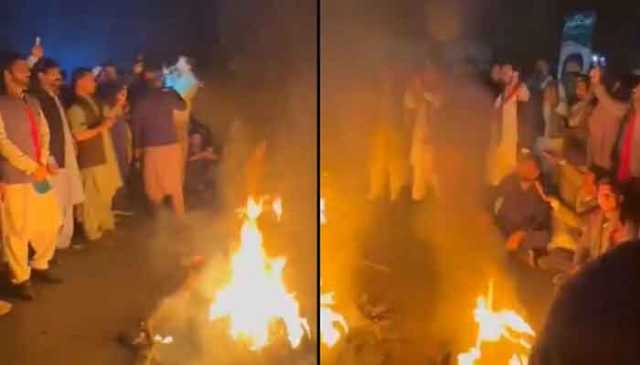 پی ٹی آئی کا صوابی انٹرچینج پراحتجاج، ٹائر نذرآتش، موٹروے بند