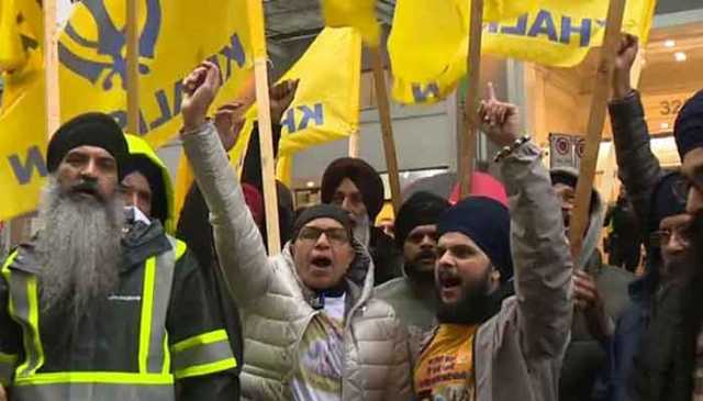 بھارتی وزیر دفاع کے پاکستان مخالف بیان پر کینیڈا میں سکھوں کا مظاہرہ