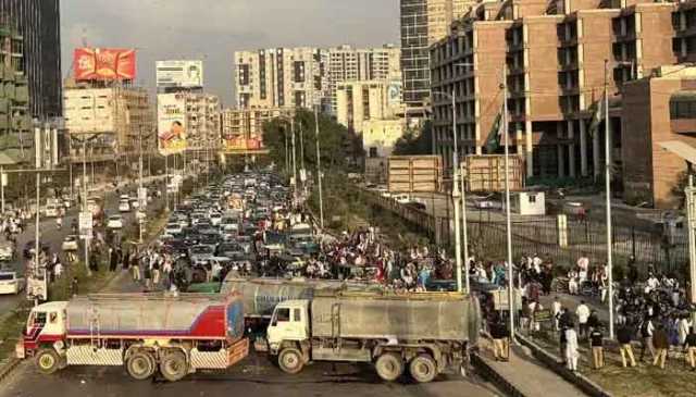 کراچی: سندھ کلچر ڈے، پُرتشدد ریلی، 400 افراد کیخلاف مقدمہ درج
