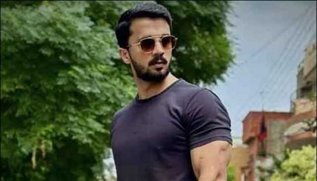 برطانیہ، پاکستانی یوٹیوبر رجب بٹ کا ویزہ منسوخ، ملک بدر کر دیا