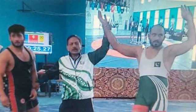 نیشنل گیمز: انعام بٹ ریسلنگ میں گولڈ میڈل جیت کرقومی چیمپئن بن گئے