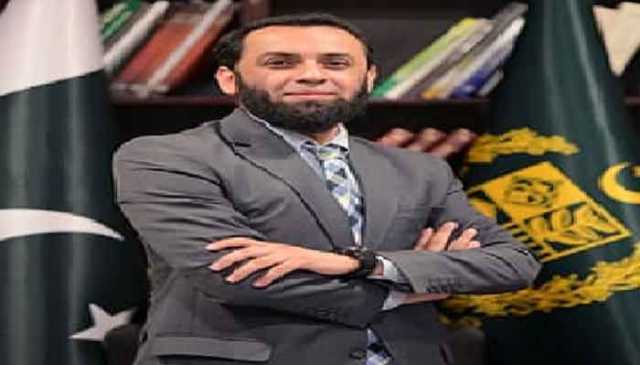 فیض حمید کیخلاف شواہد کی بنیاد پر فیصلہ ہوا، قانون سب کیلئے برابر ہے: عطا تارڑ