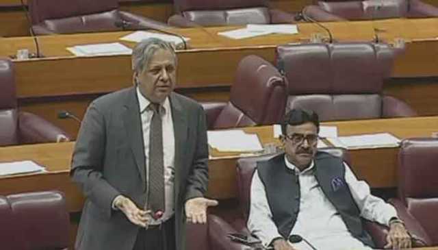 سرکاری گاڑیوں پر پارٹی جھنڈے لہرا کر اسلام آباد پر حملہ غیرآئینی ہے، اعظم نذیر