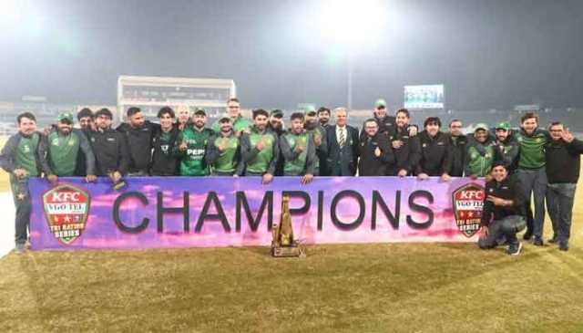 پاکستان وائٹ بال کرکٹ ٹیم کا غیر ملکی سپورٹ اسٹاف چھٹیوں پر چلا گیا