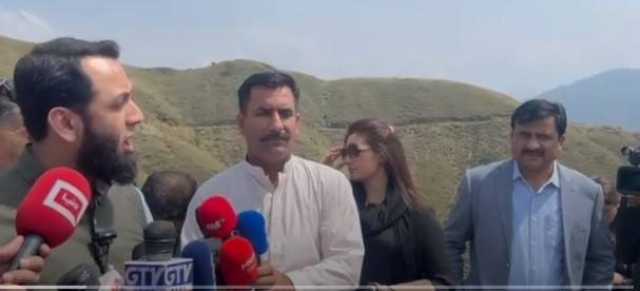 پی ٹی آئی والے بھائی ہیں، پاکستان کے لئے مل کر لڑیں گے: وزیراطلاعات