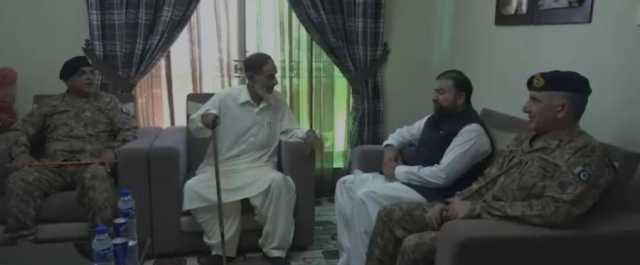 کمانڈر 12 کور لیفٹیننٹ جنرل راحت نسیم احمد خان اور وزیرِ اعلیٰ بلوچستان کی شہداء کے اہلخانہ سے ملاقات