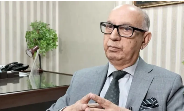 بانی پی ٹی آئی کی عسکری عہدیدار سے ملاقات اور ’’سیاسی سیز فائر ‘‘ کے حوالے سے سینیٹر عرفان صدیقی کا مؤقف بھی آ گیا