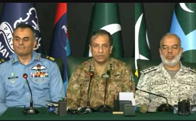 ' ہمارے الفاظ نہیں کام بولتے ہیں' پاک بحریہ کے آفیسر نے میمز بنانے والوں کو پیغام دے دیا