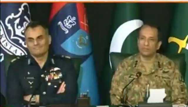 مومن ہے تو بے تیغ بھی لڑتا ہے سپاہی