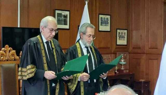 جسٹس منیب اختر نے قائم مقام چیف جسٹس کے عہدے کا حلف اٹھا لیا