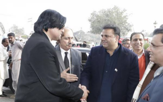 سابق وفاقی وزیر فواد چودھری کے بیرون ملک جانے پر پابندی ختم