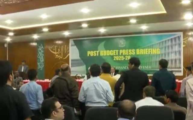 وزیر خزانہ محمد اورنگزیب کی پوسٹ بجٹ پریس کانفرنس کے دوران صحافیوں کا واک آؤٹ