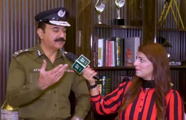 اب سڑک پہ روک کر آپ کا چالان نہیں کیا جائے گا , 5 دفعہ چالان ہوا تو 1 لاکھ جرمانہ ہوگا, گاڑی چلانے والوں کے خلاف پولیس نے کمر کس لی