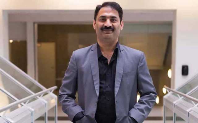 لورالائی واقعہ،احمد نورانی کی فواد چوہدری پر تنقید، صارف نے صحافی کو آڑے ہاتھوں لے لیا 