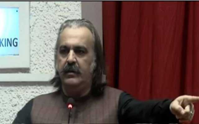 پیپرلیس پالیسی: وزیراعلیٰ کے پی علی امین گنڈاپور نے پہلی ای سمری پر دستخط کردیئے